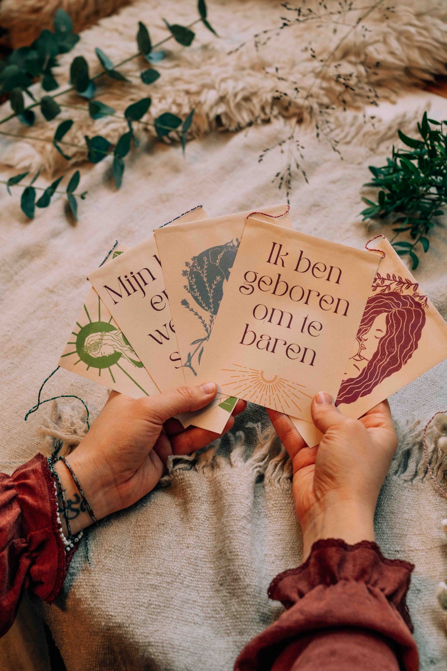 Geboorte en zwangerschap affirmatie slinger - Amsterdam Rotterdam Delft Den Haag Gouda Bergen Utrecht Zeist Doorn Driebergen Nijmegen Apeldoorn Arnhem Zutphen Groningen Maastricht Breda- Aike Ananda Art