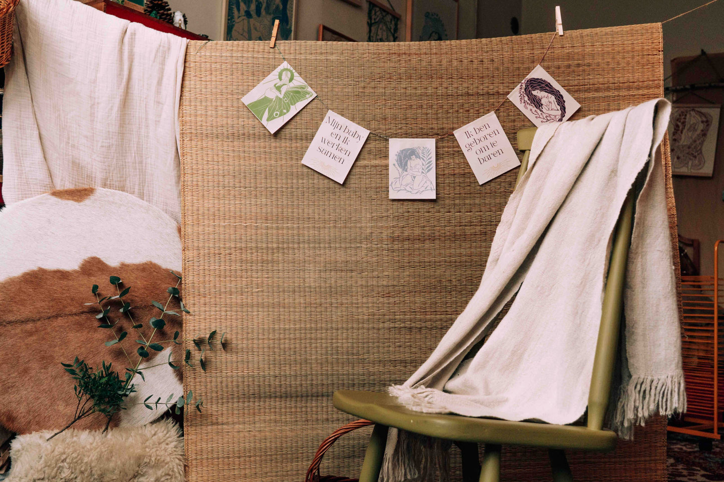 Geboorte en zwangerschap affirmatie slinger - Amsterdam Rotterdam Delft Den Haag Gouda Bergen Utrecht Zeist Doorn Driebergen Nijmegen Apeldoorn Arnhem Zutphen Groningen Maastricht Breda- Aike Ananda Art