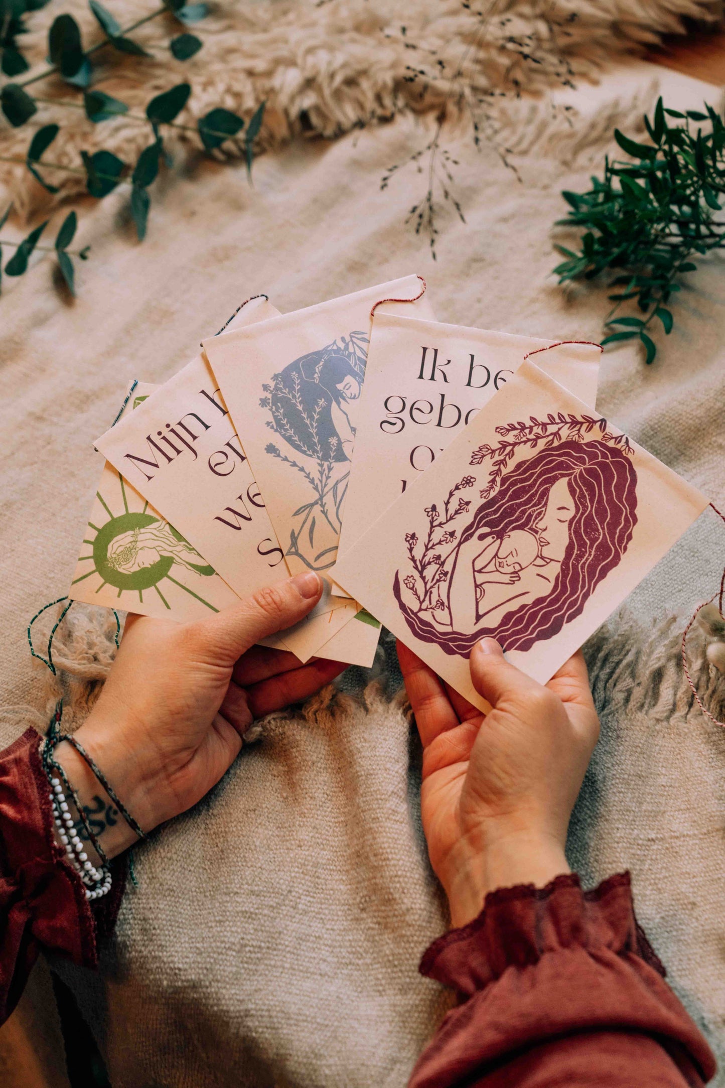 Geboorte en zwangerschap affirmatie slinger - Amsterdam Rotterdam Delft Den Haag Gouda Bergen Utrecht Zeist Doorn Driebergen Nijmegen Apeldoorn Arnhem Zutphen Groningen Maastricht Breda- Aike Ananda Art