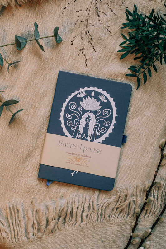 Meditatie_notitieboekje_Amsterdam_Rotterdam_Den_Haag_Delft_Utrecht_Zeist_Amersfoort_Apeldoorn_Deventer_Zutphen_Arnhem_Nijmegen_Zwolle_Doorn_Hilversum_Groningen_Drenthe-_Aike_Ananda_Art